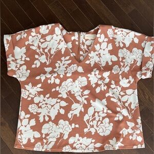 Melody’s brown and white floral blouse L